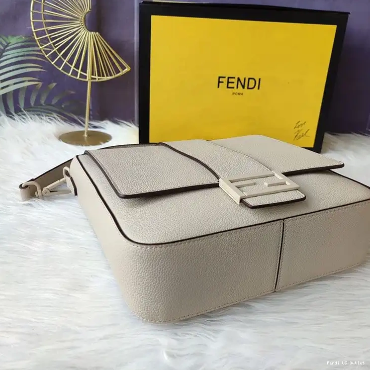 Affordable HOT Medium Romano Baguette Fendi Leather Beige Messenger Cuoio In 0427